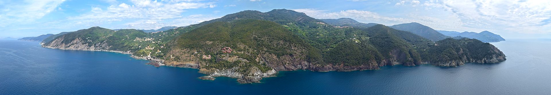 Panoramica — fotografia aerea con drone, Costa di Framura
