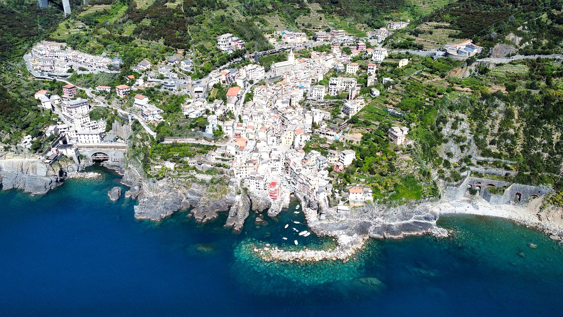 Riomaggiore dal Mare — fotografia aerea con drone, Riomaggiore